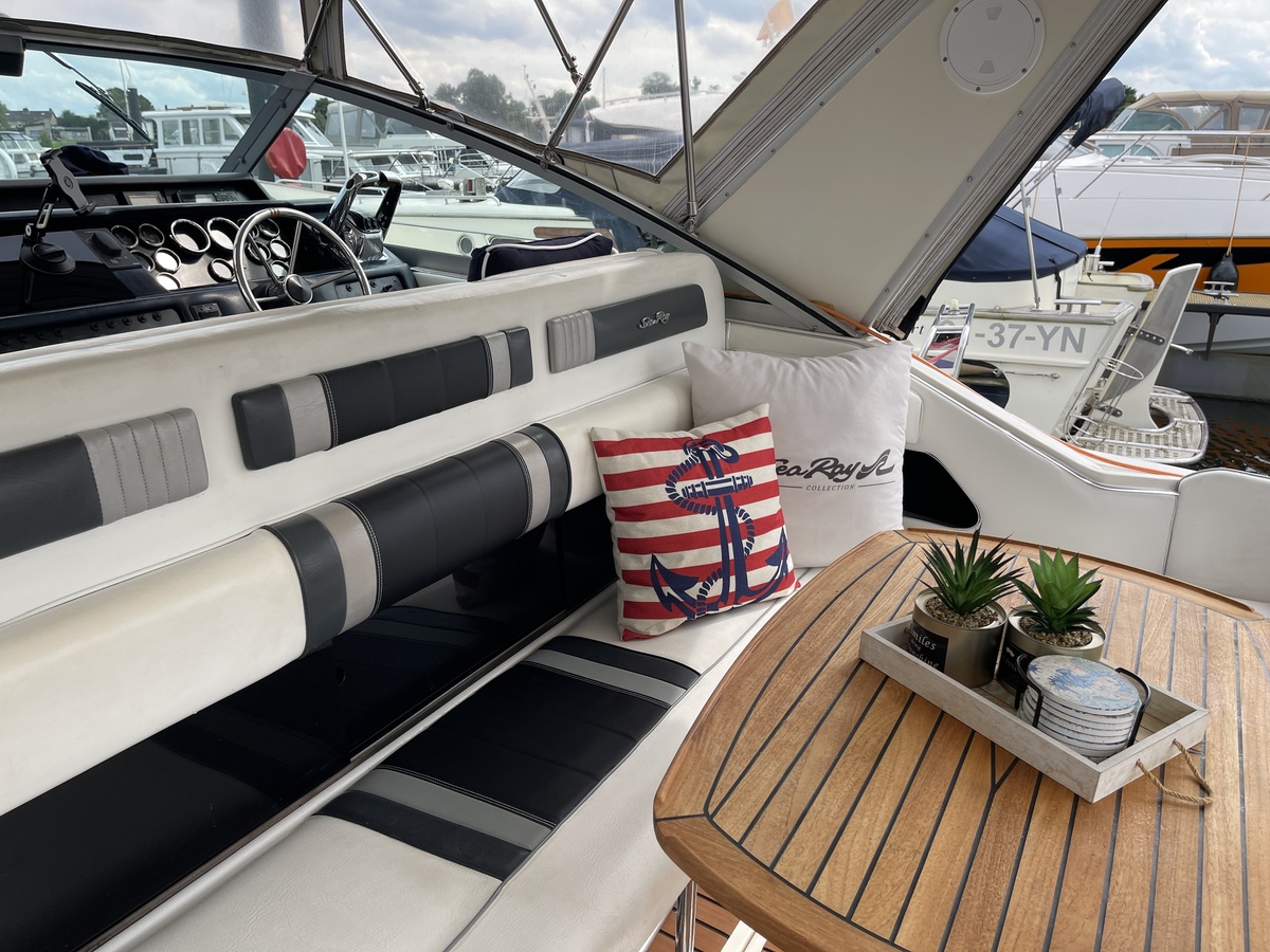 Sea Ray 310 Sundancer — foto 9 van 49
