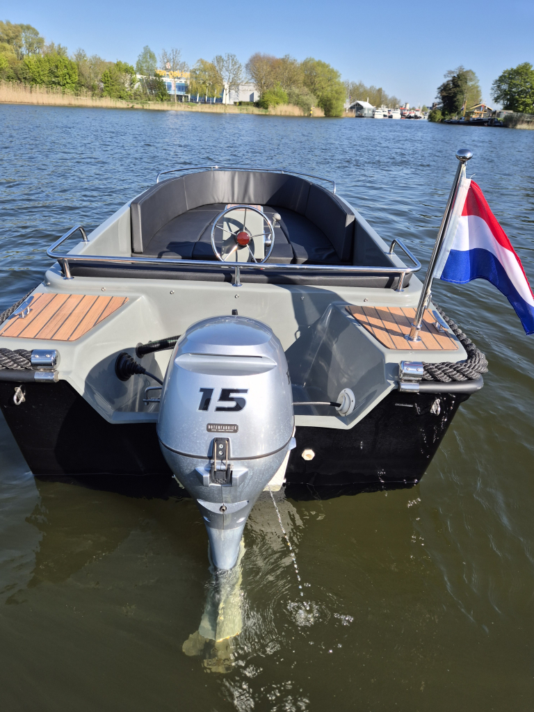 Amigo 435 comfort sloep | Honda 15PK 4 takt | havenzeil | vaarklaar — foto 5 van 11
