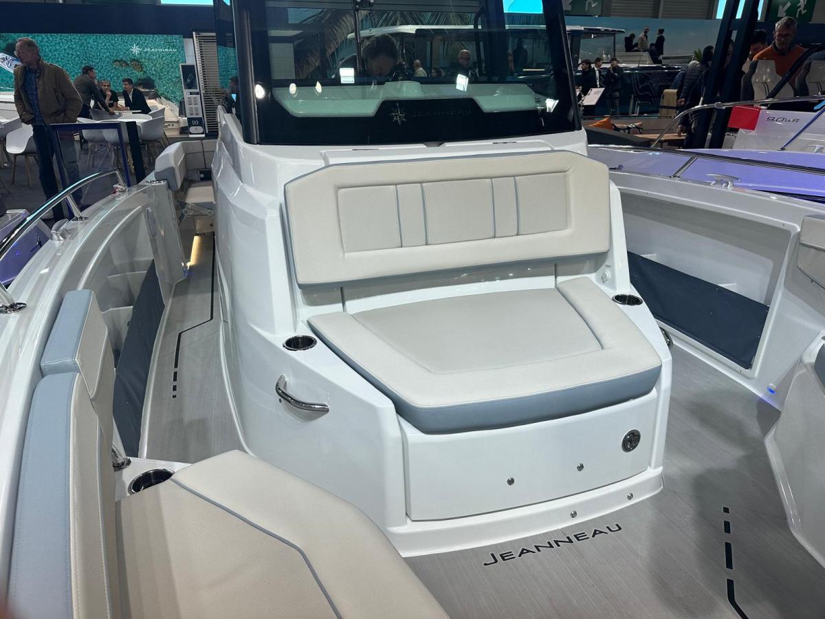 Jeanneau Cap Camarat 9.0CC S2 nieuw model! Dit schip is aanwezig op de Yamaha stand van hiswa te water 2026. — foto 5 van 33