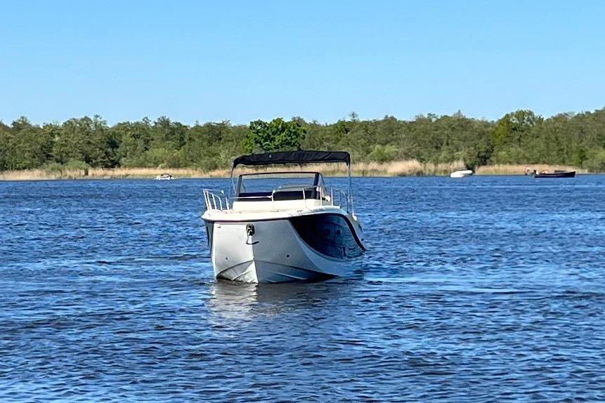 Quicksilver Activ 875 Sundeck — foto 7 van 20