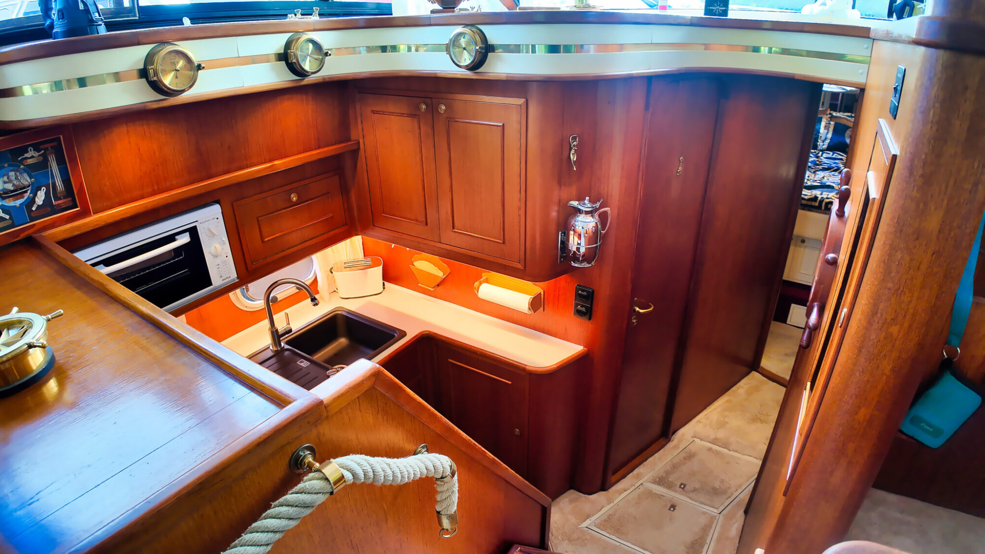 Neptunus 138 / 46 Flybridge Sedan — foto 15 van 32