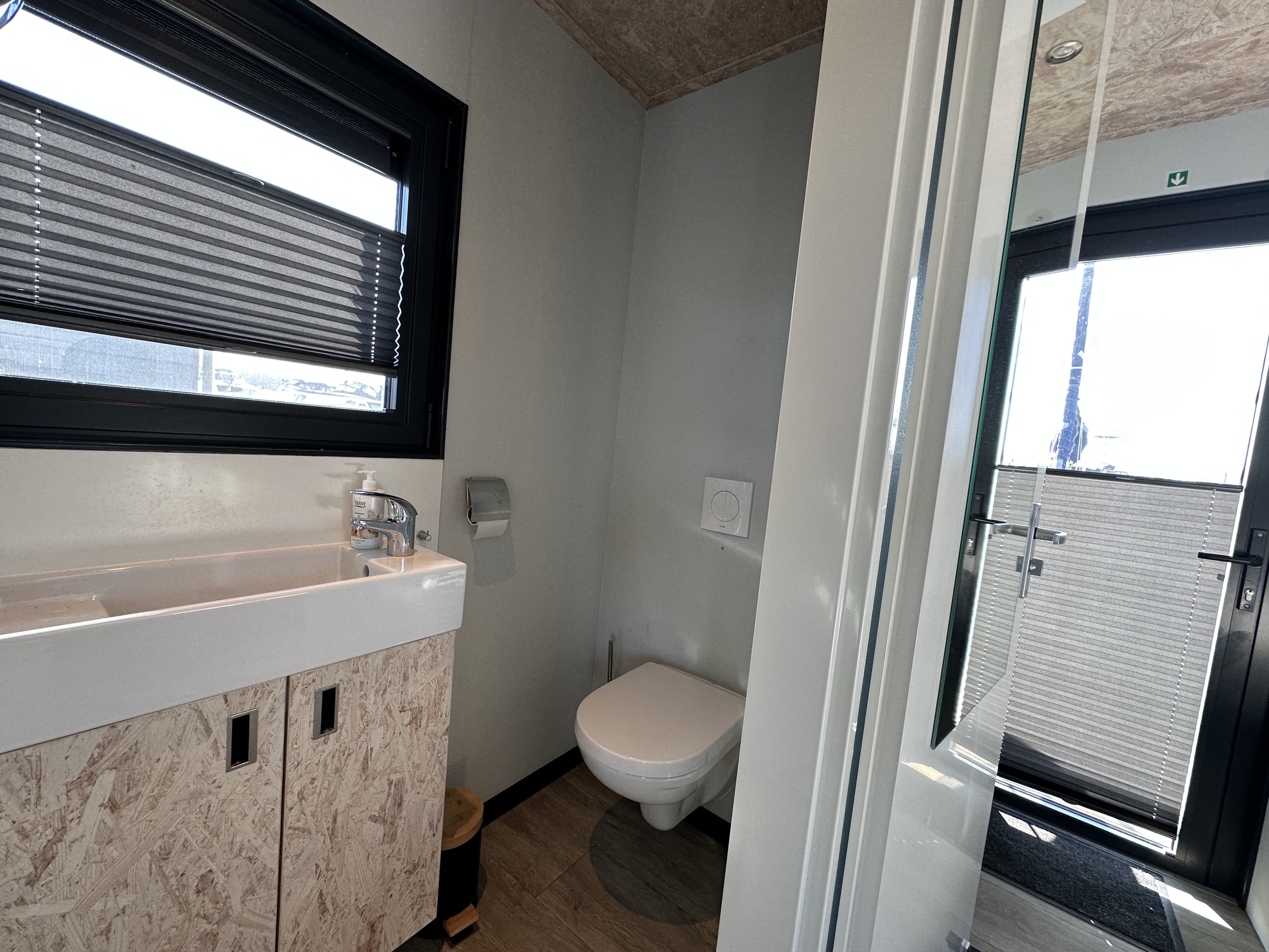 Gielissen Marin Home 32 Tiny Houseboat — foto 32 van 43