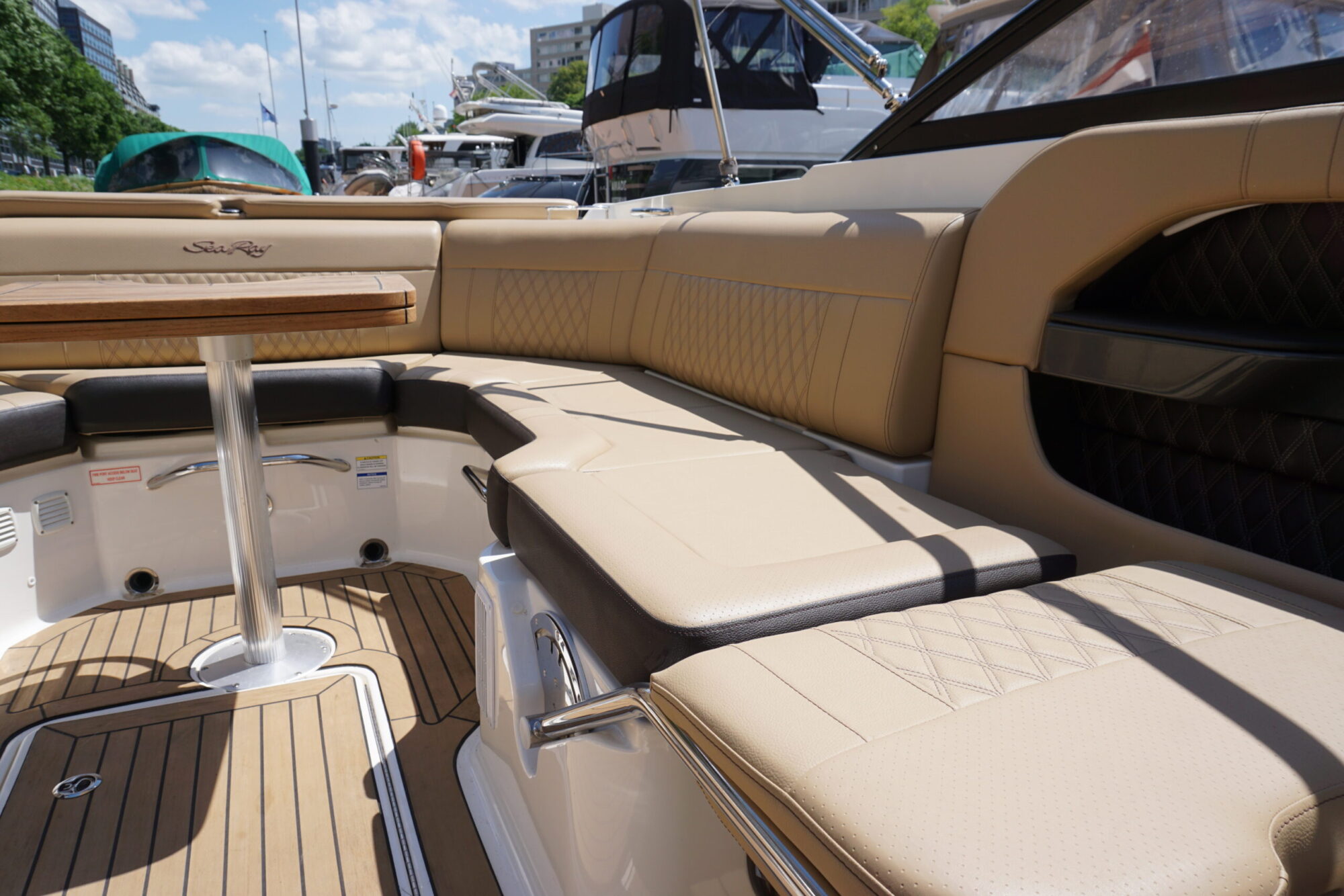 Sea Ray 250 SLX — foto 18 van 33