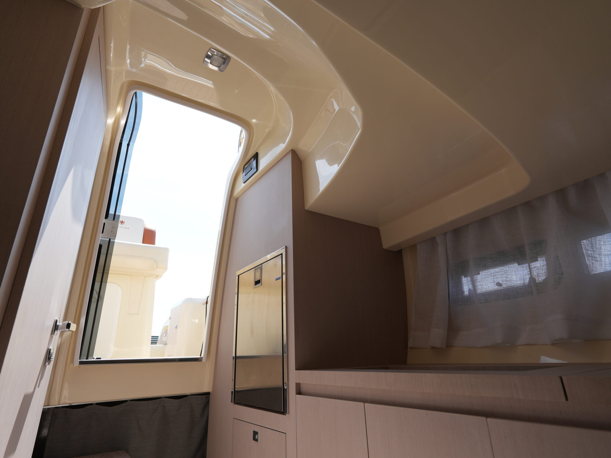 Invictus 270 CX — foto 31 van 38
