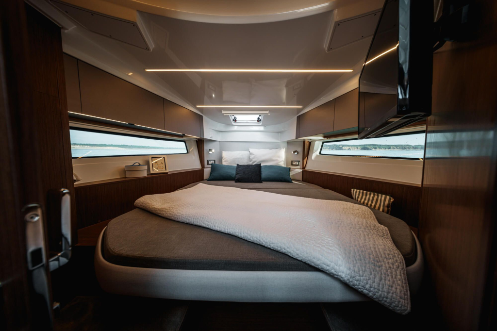 Beneteau Antares 9 | Nieuw samenstellen vanaf €165.286,- — foto 10 van 20