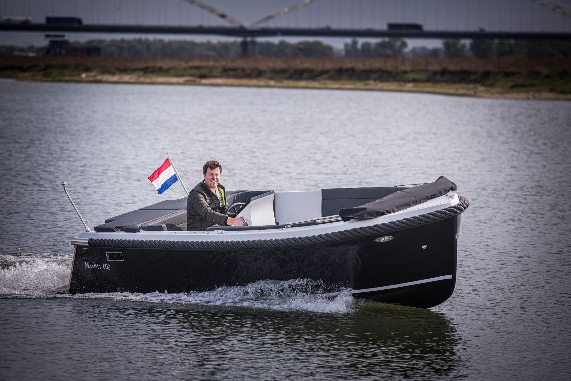 Maxima 600 tender — foto 16 van 19