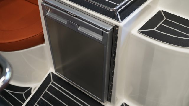 Primeur 710 Suzuki 60pk | Koelkast & Audio | DIRECT VAARKLAAR! — foto 15 van 21