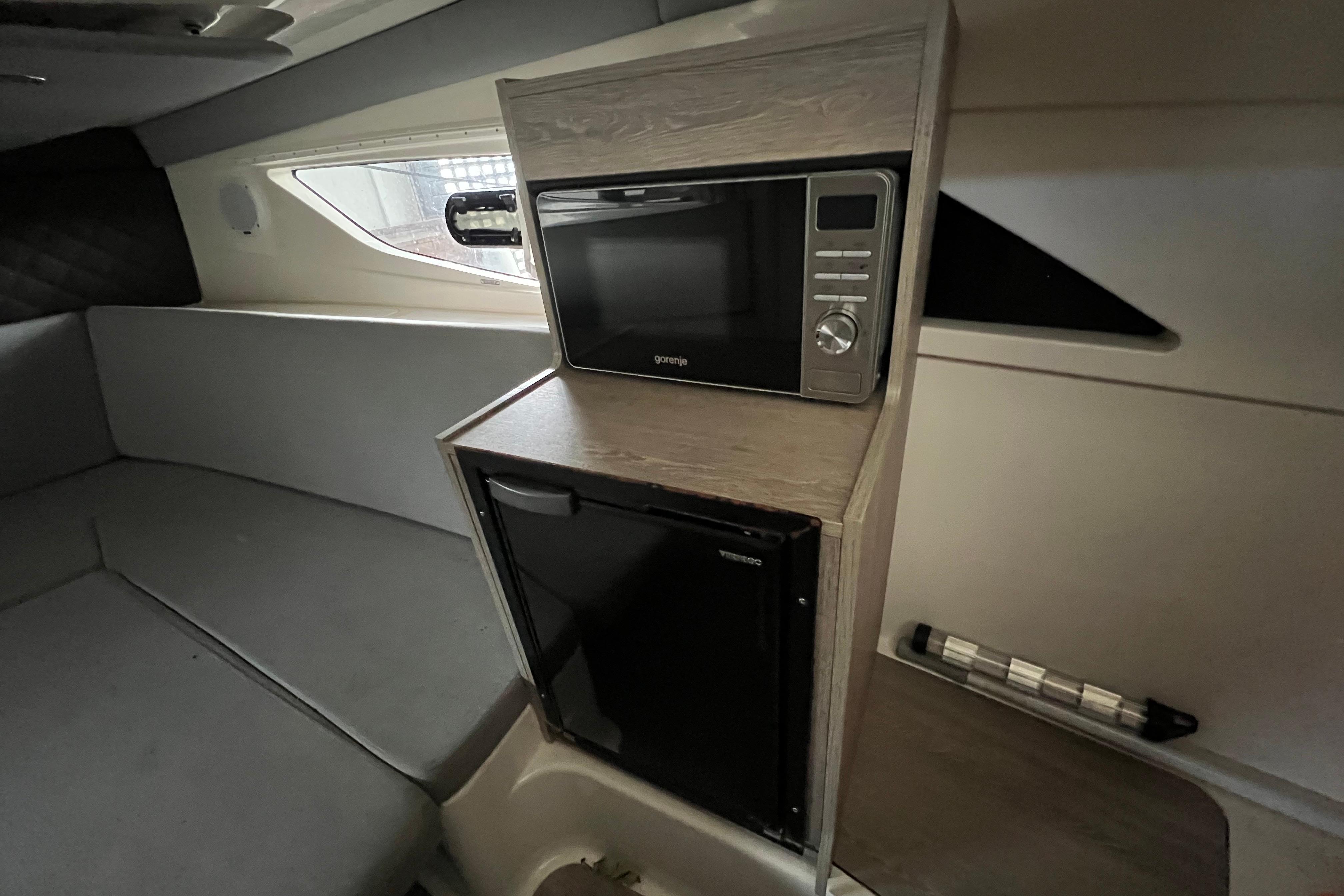Quicksilver Activ 875 Sundeck — foto 19 van 20