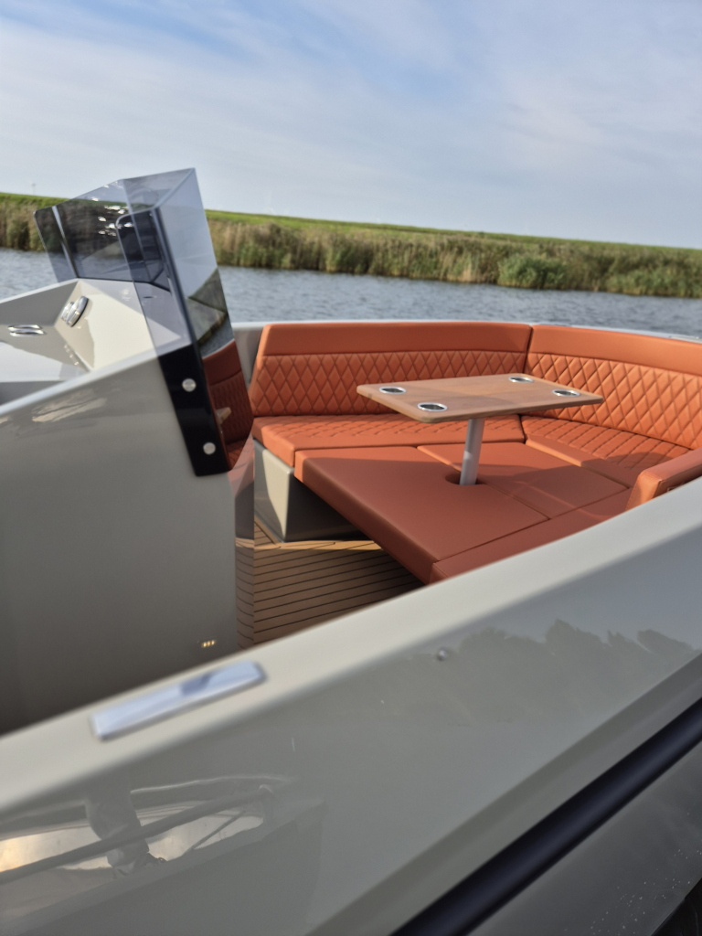 Giant 660 Tender | nieuwe Suzuki DF100 | vaarklaar DEMO — foto 10 van 24