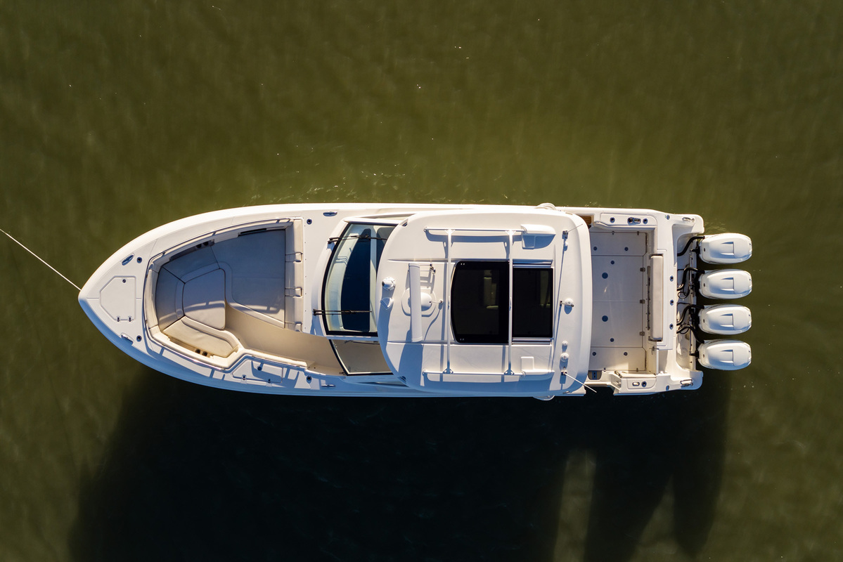 Boston Whaler 380 Realm — foto 9 van 32
