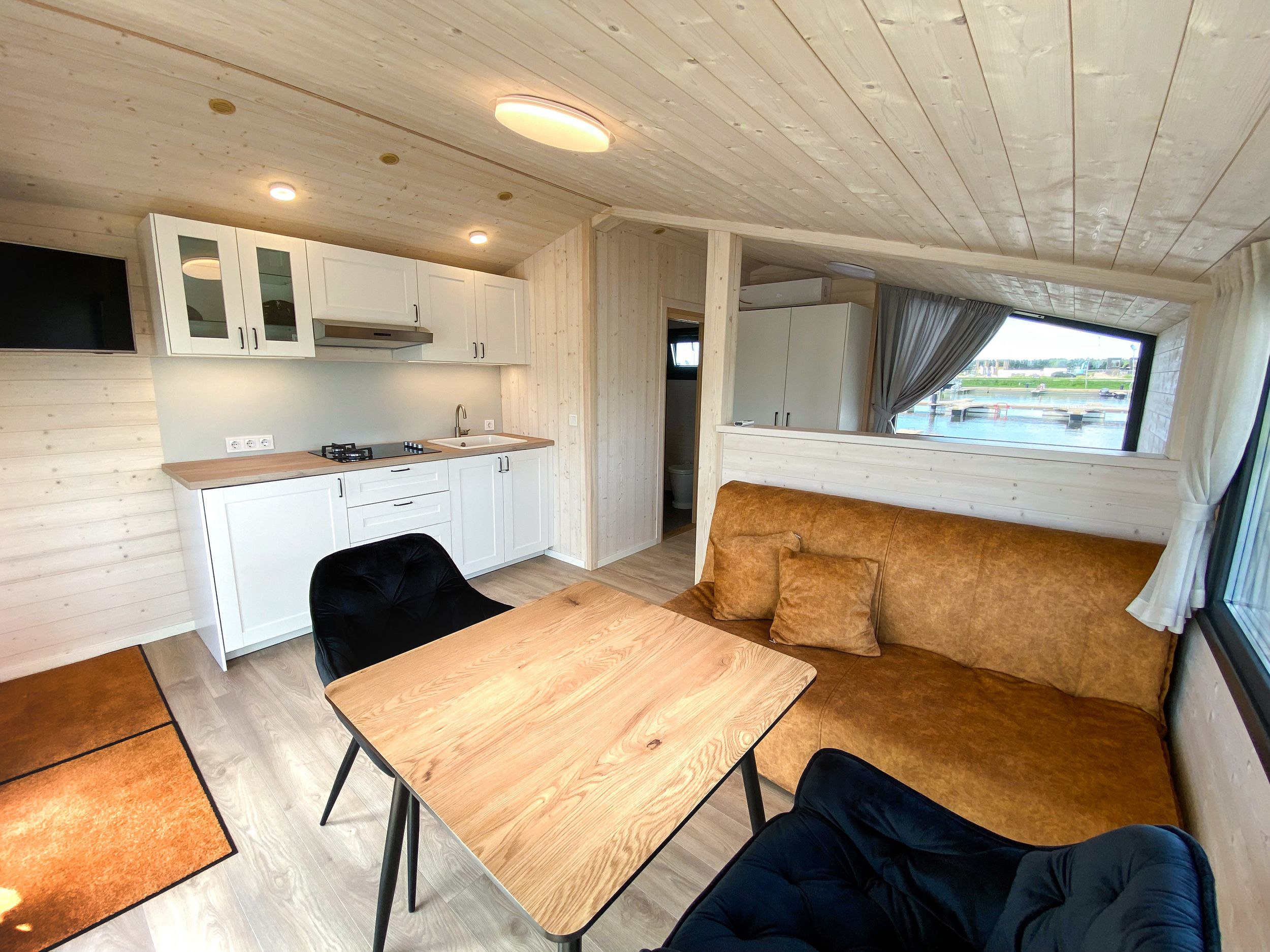 Twin-boats   Houseboat M Cabin Met Jacuzzi — foto 1 van 2