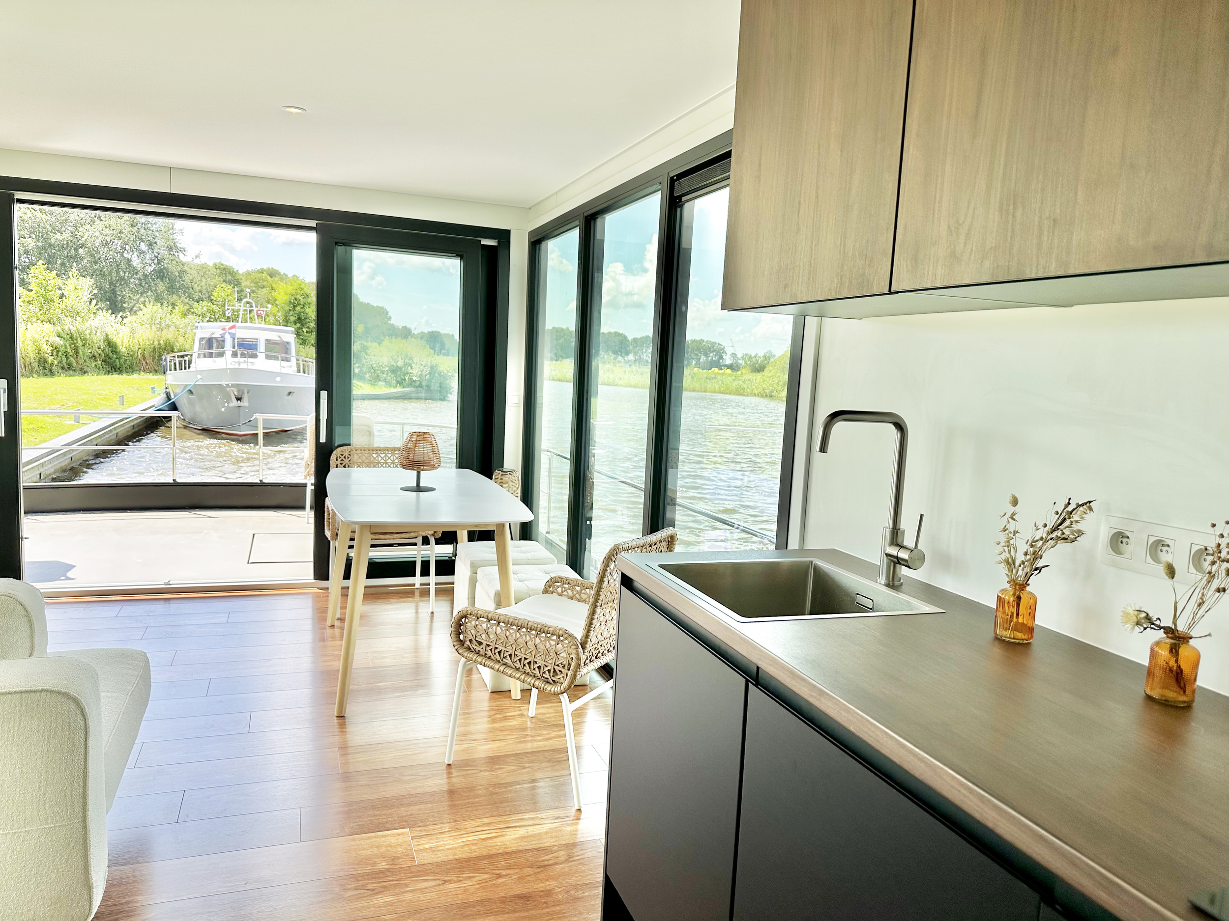 HOMESHIP Lotus Navigator 14 Houseboat — foto 17 van 38
