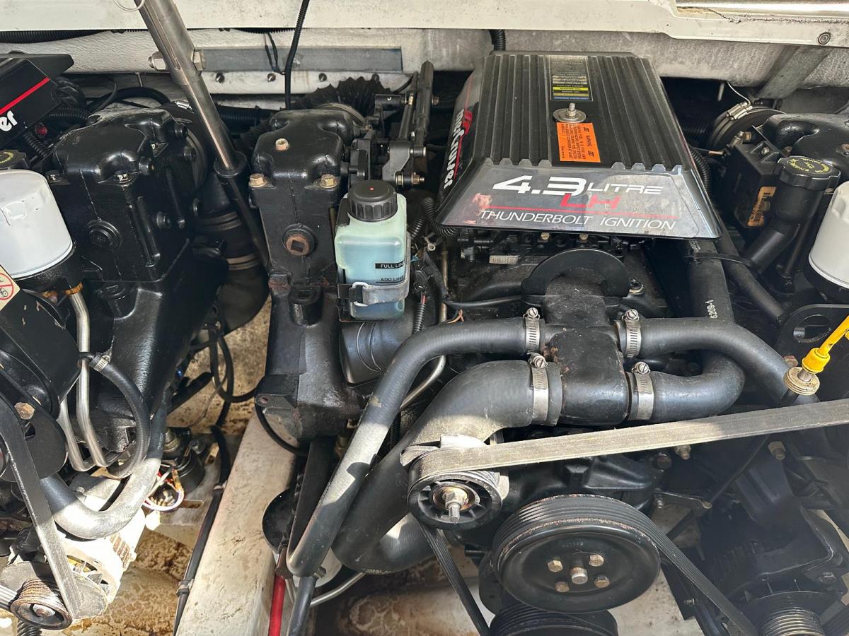 Formula F-280 SS Cuddy cabin — foto 20 van 27