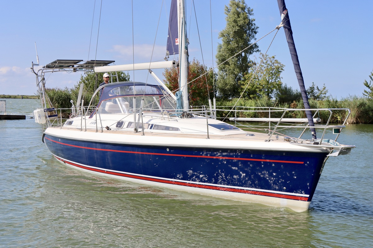 Maxi Yachts 38