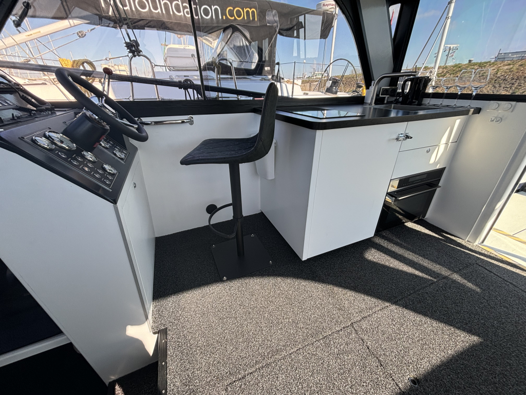 Striker 44 — foto 14 van 28