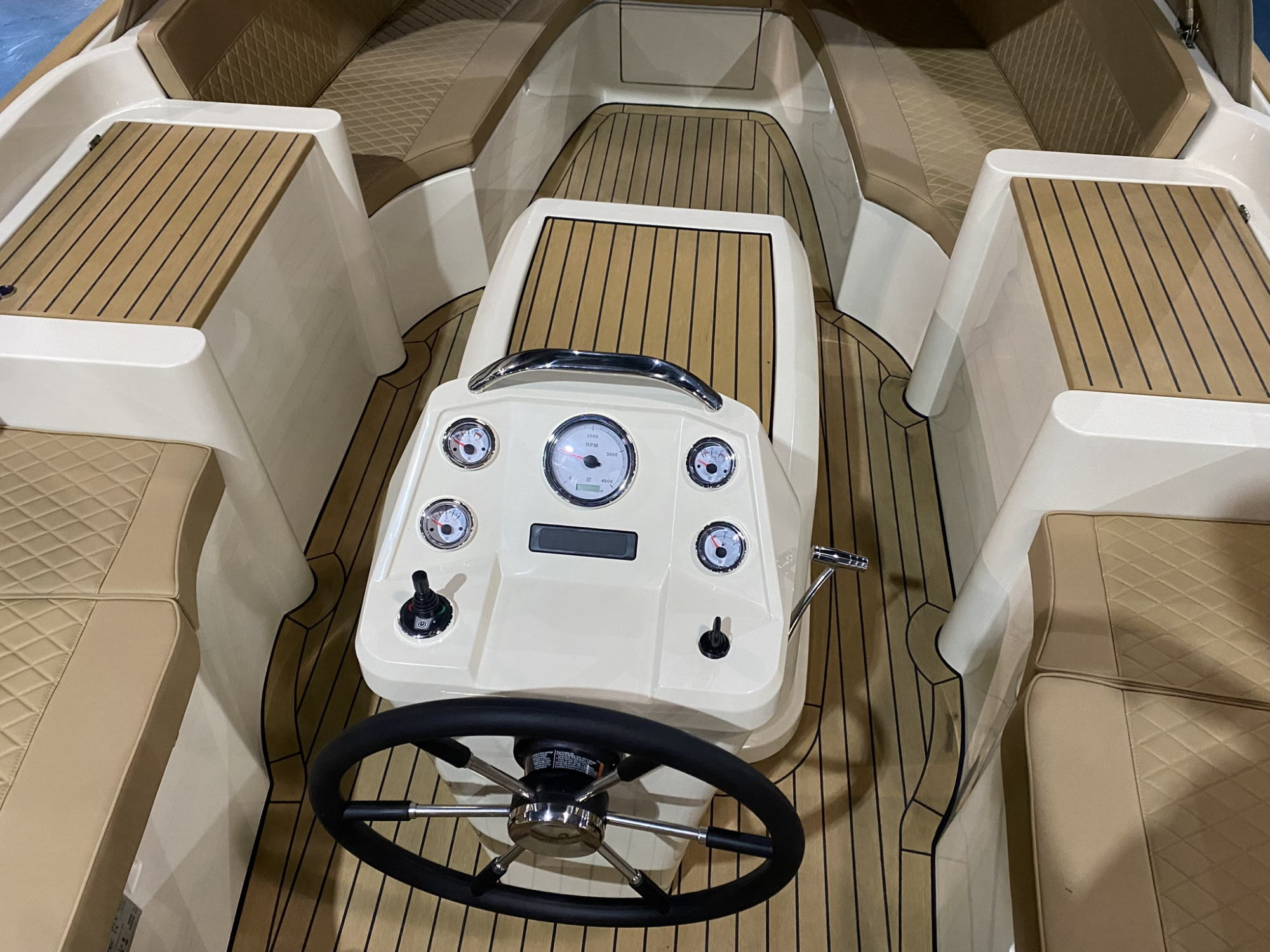 Antaris Sixty7 met Vetus 42 pk creme op voorraad! — foto 7 van 9