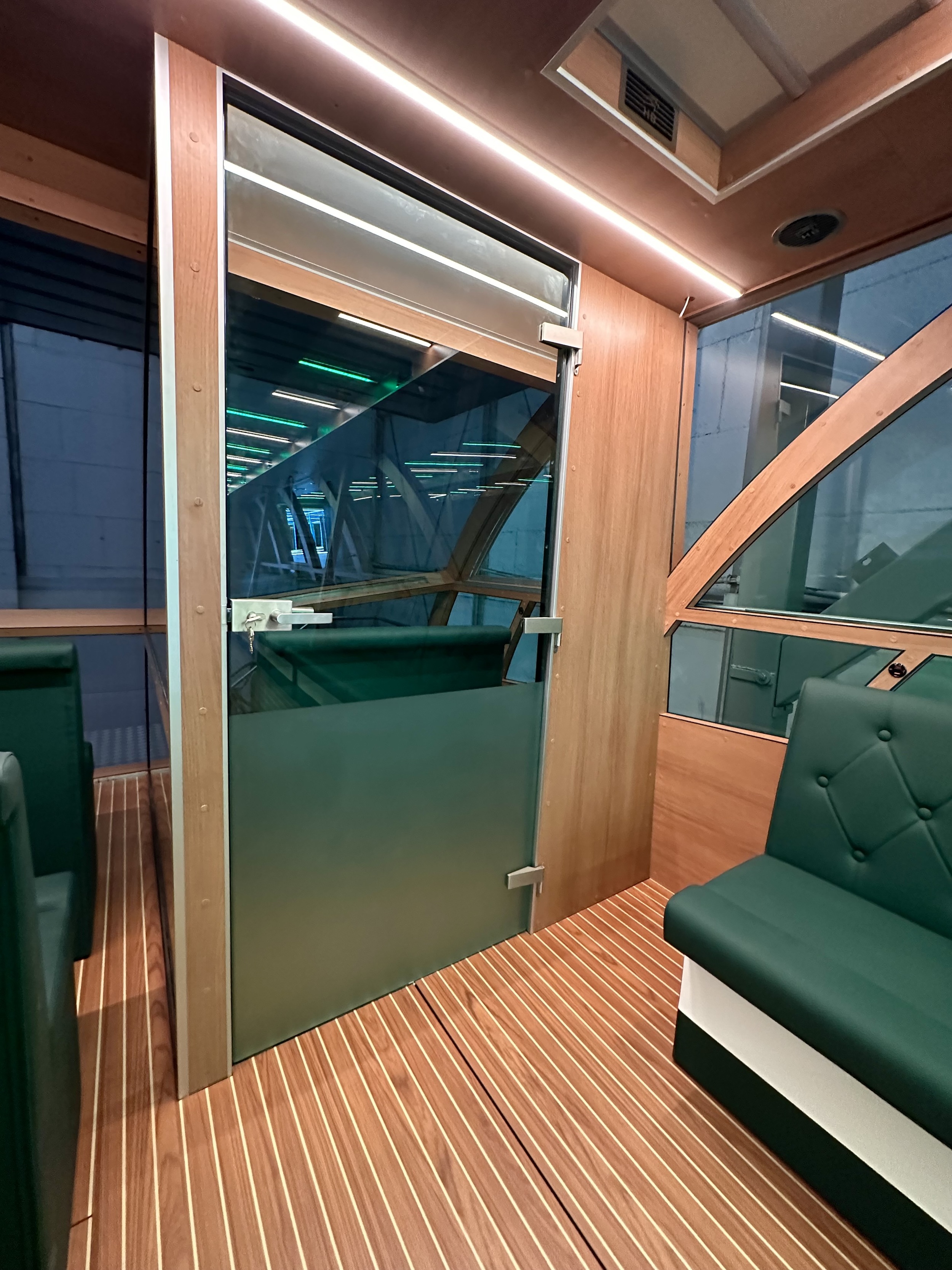 Holiday Boat Sundeck 57 Passenger Catamaran — foto 22 van 39