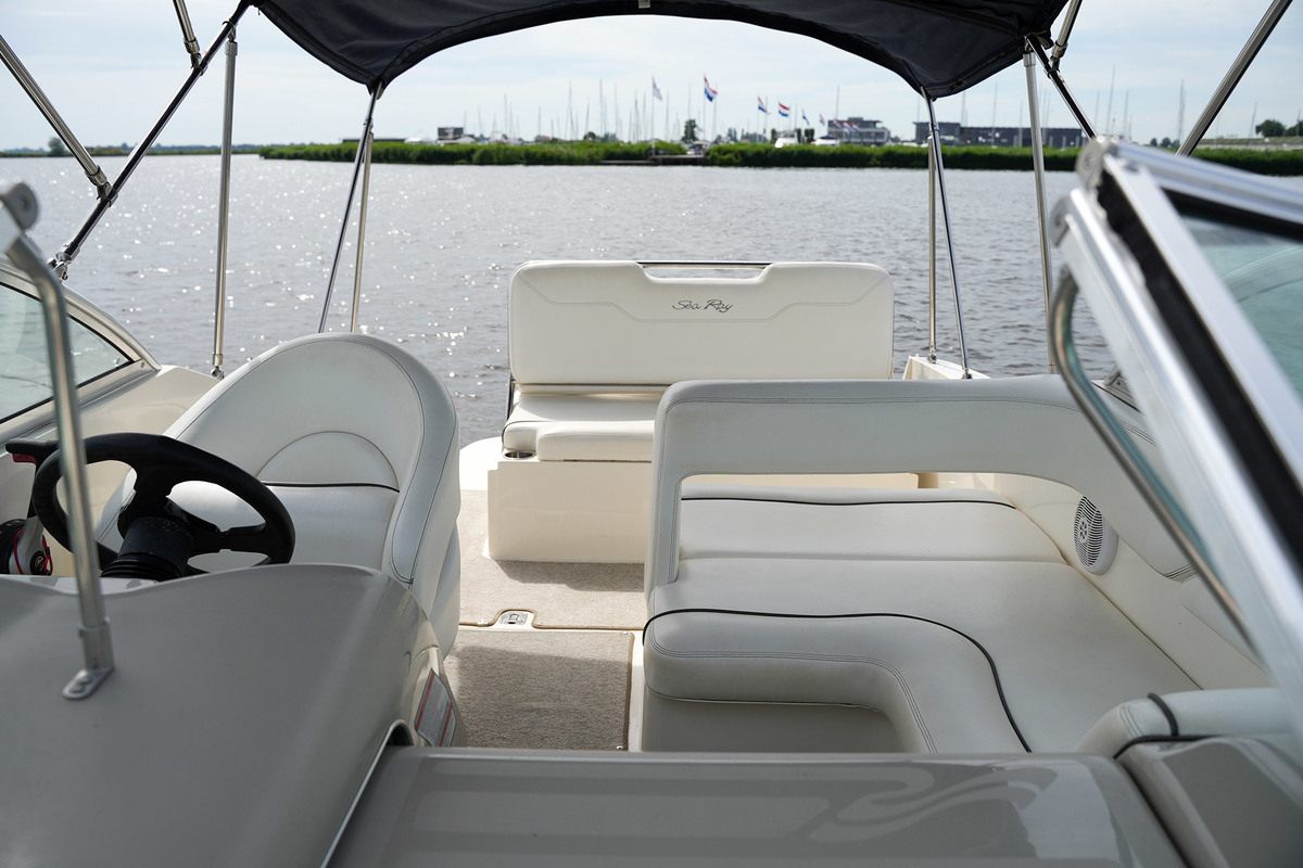 Sea Ray 255 Sundancer — foto 14 van 53