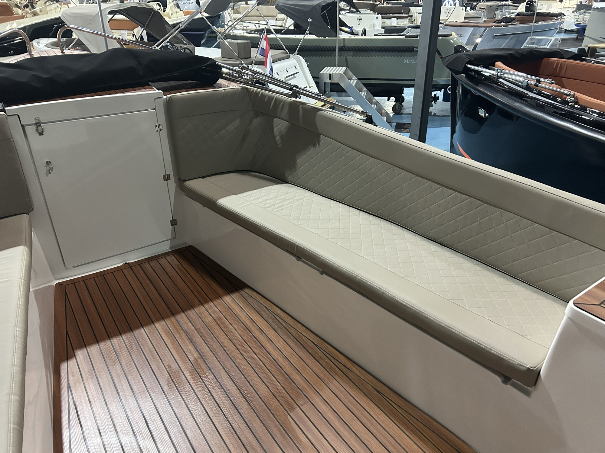 Maxima Boats 750 Flying Lounge RAL 7030 op voorraad — foto 8 van 9
