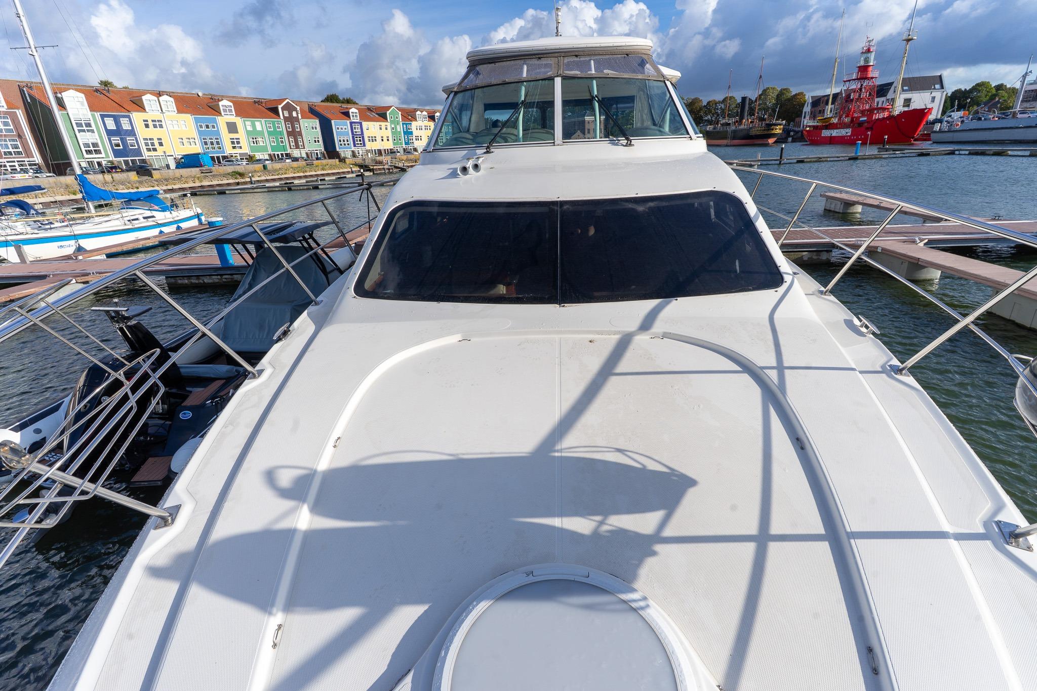 Cruisers Yachts 415 Express Motoryacht — foto 44 van 100