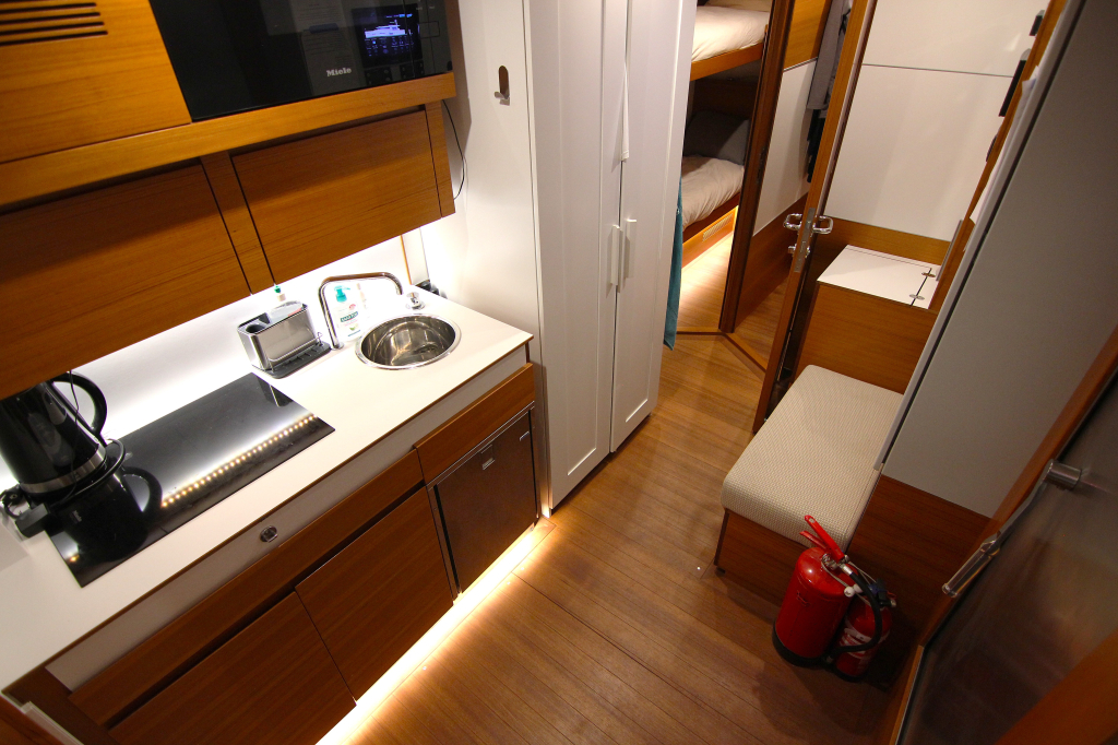 Delta Powerboats 88 Carbon — foto 71 van 75