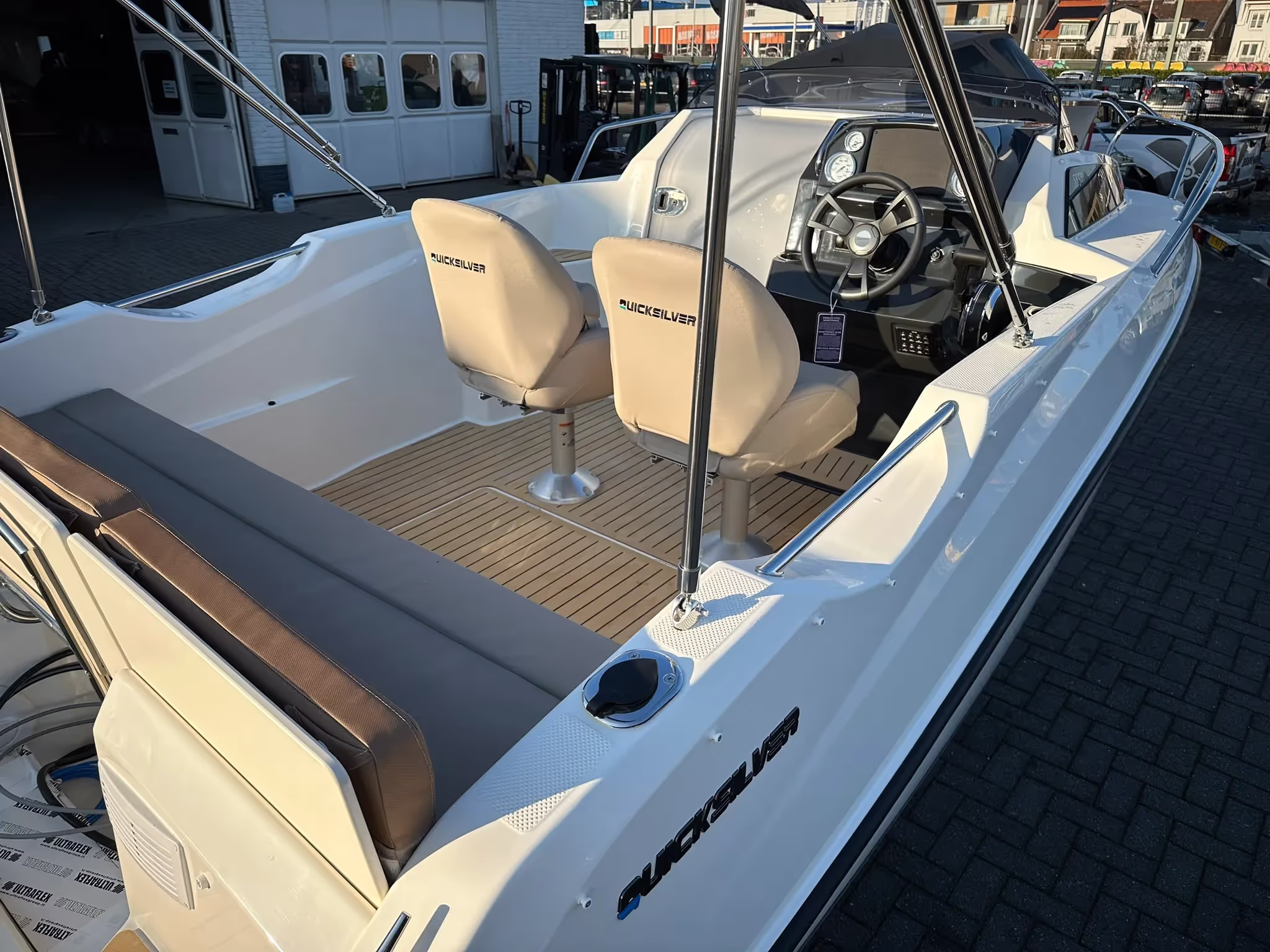 Quicksilver 555 Cabin — foto 6 van 12