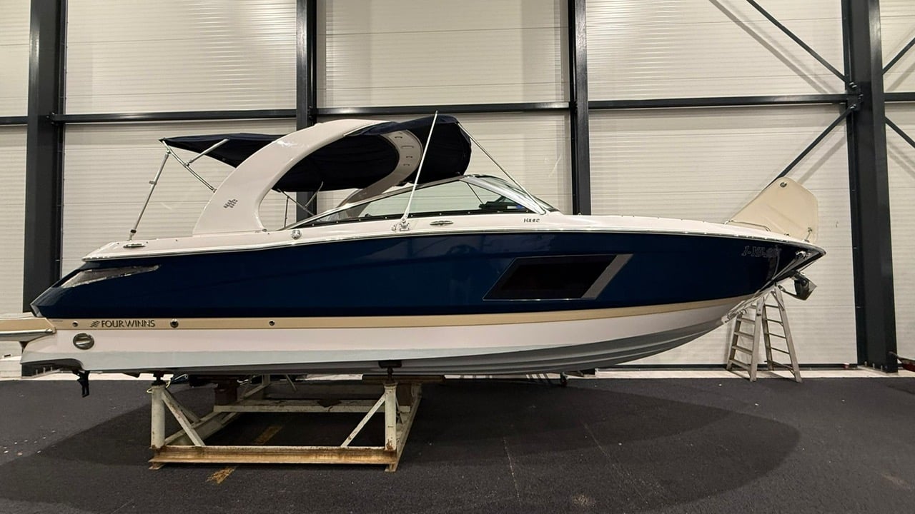 Four Winns290