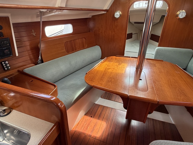 Beneteau Oceanis 321 — foto 15 van 48
