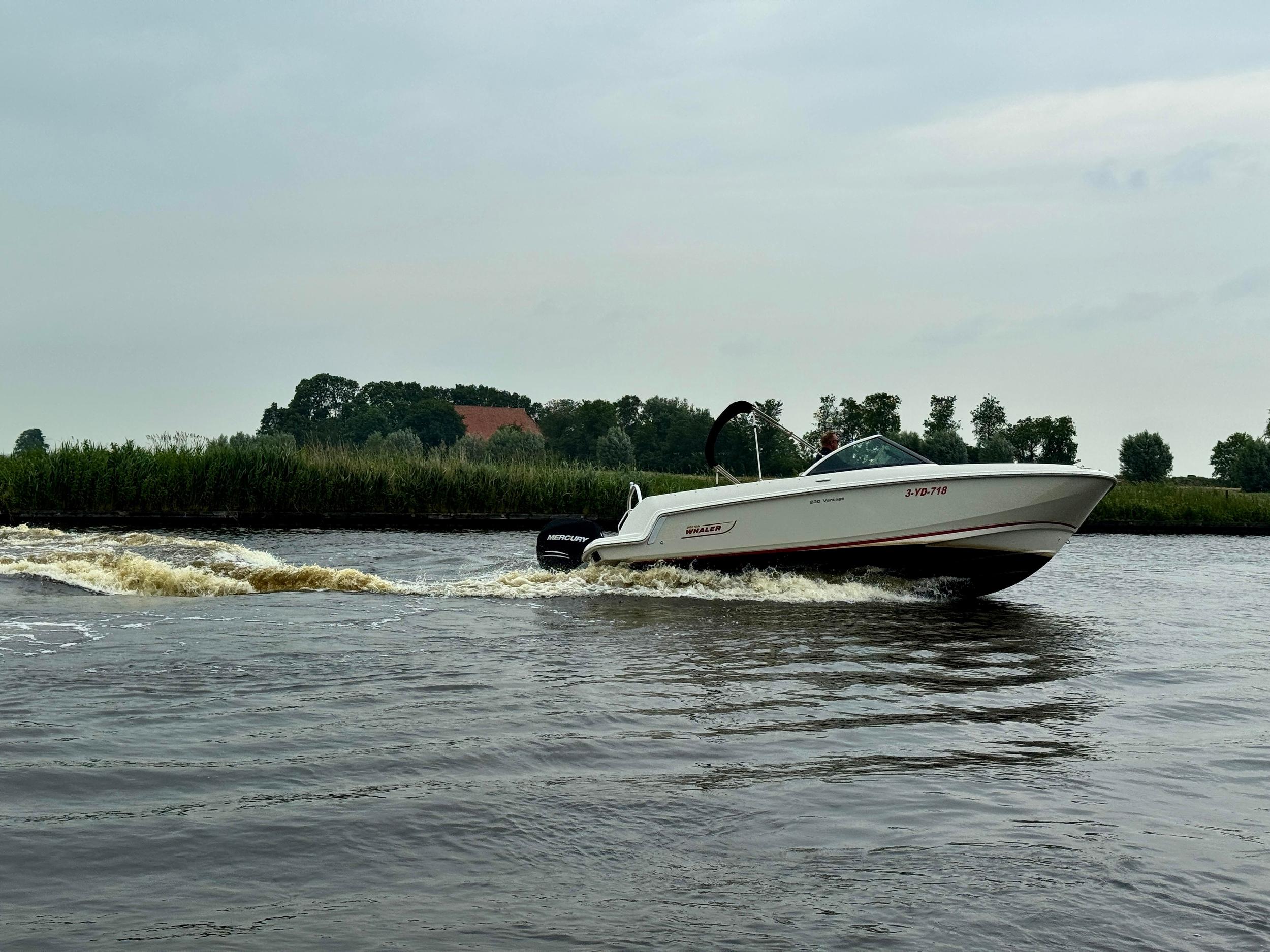 Boston Whaler 230 Vantage — foto 31 van 37