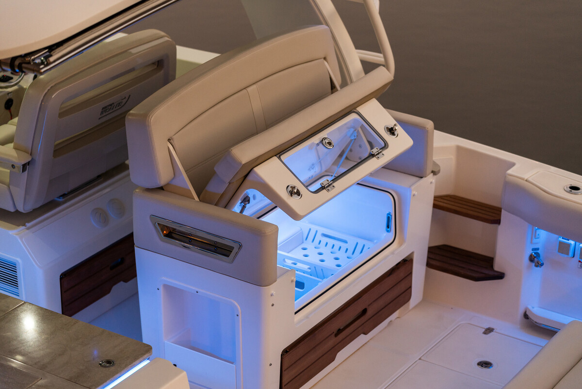 Boston Whaler 380 Realm — foto 18 van 32