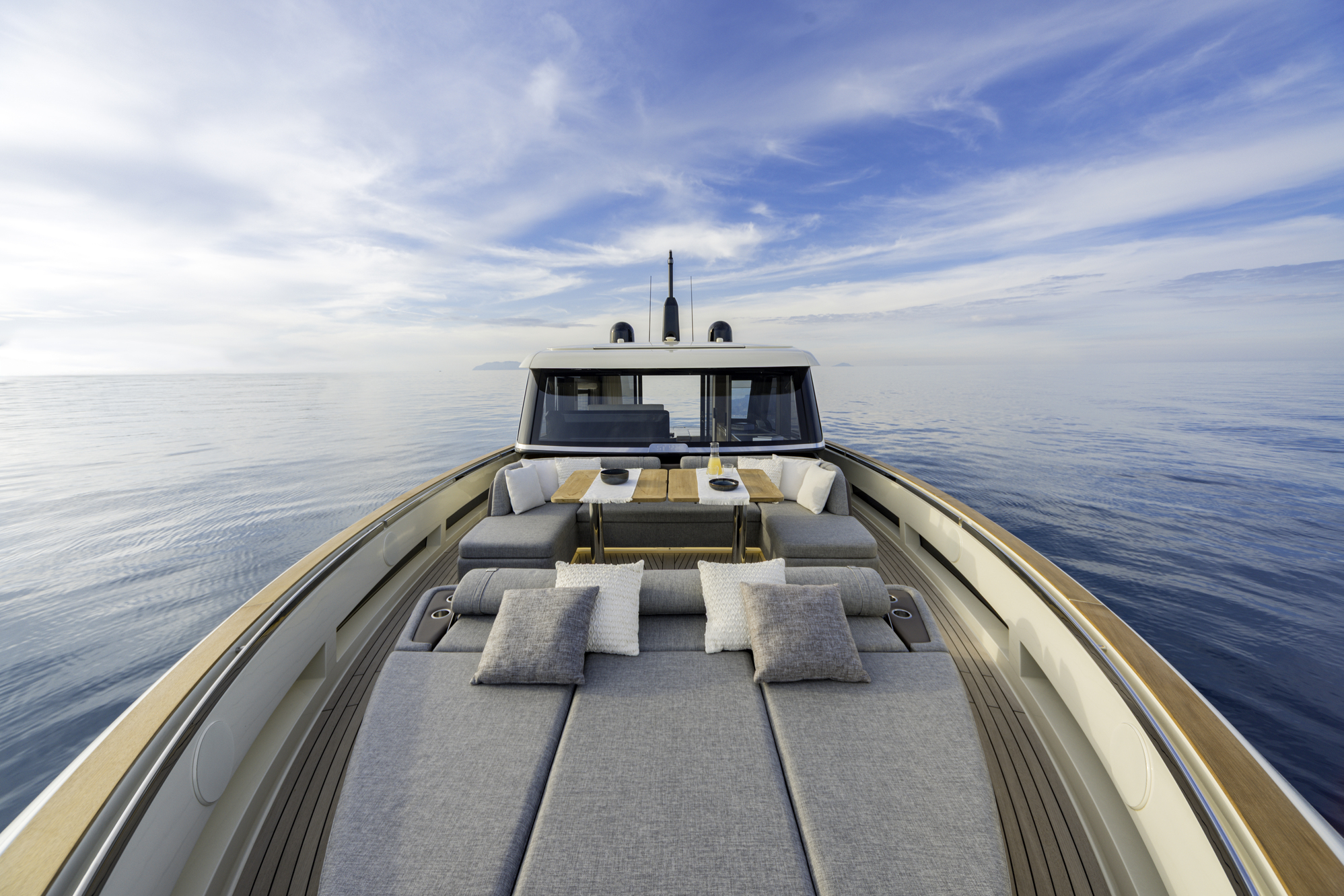 Invictus yachts Invictus ST550 met 2x 950 pk Volvo IPS direct leverbaar — foto 17 van 28