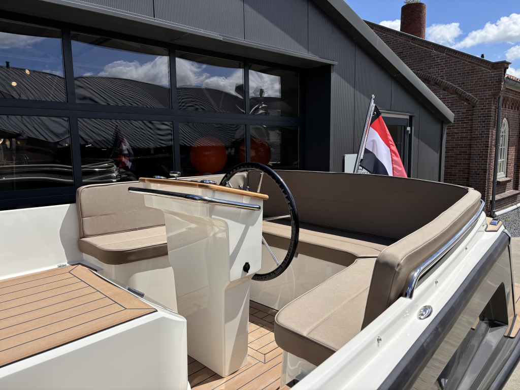 Evolution  6 Tender  — foto 15 van 16