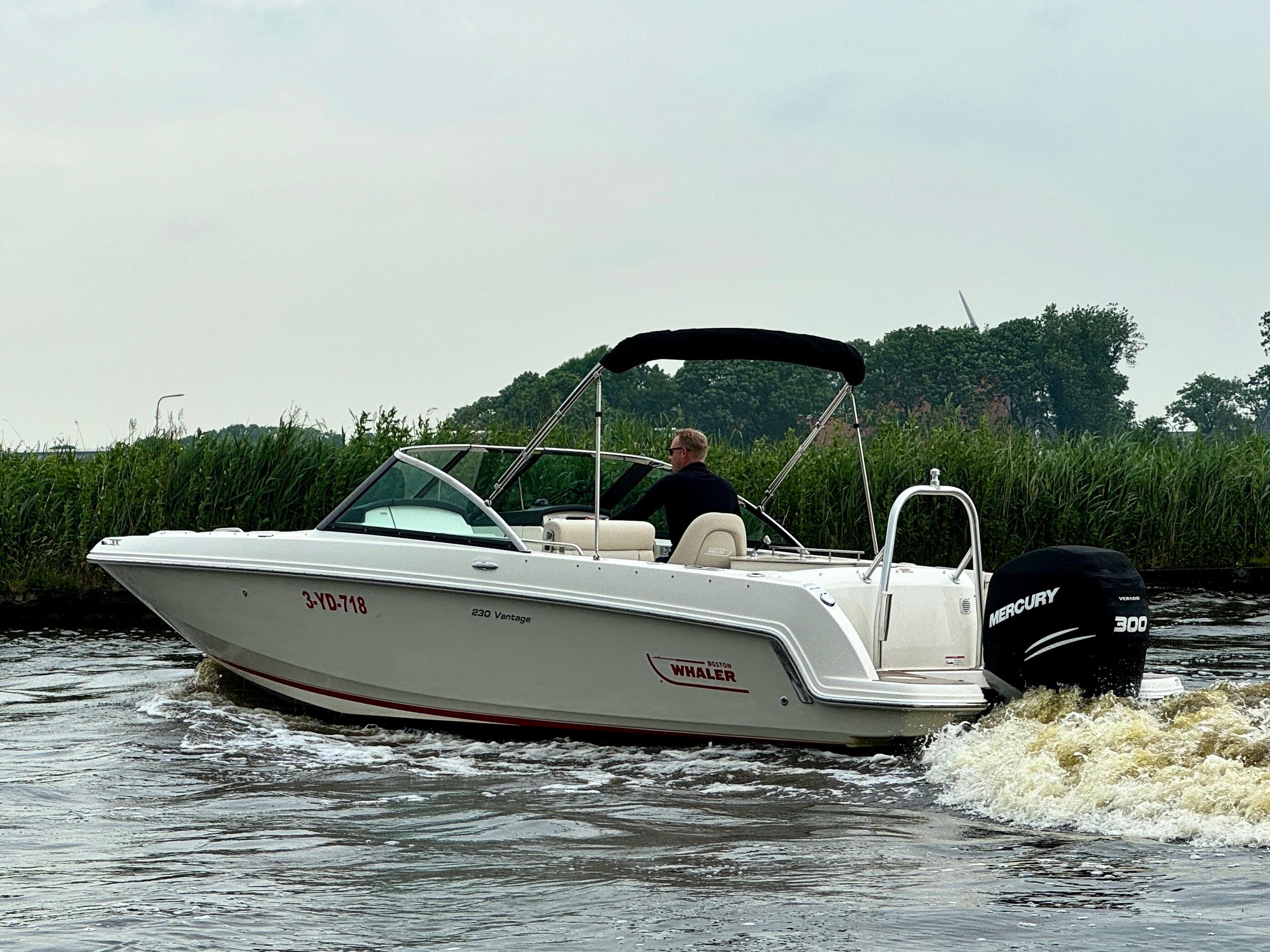 Boston Whaler 230 Vantage — foto 29 van 37