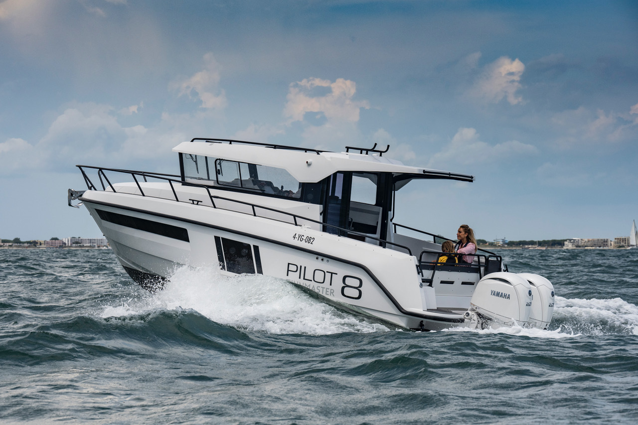 Finnmaster pilot 8 met 2x 200 pk Yamaha motoren  — foto 6 van 45