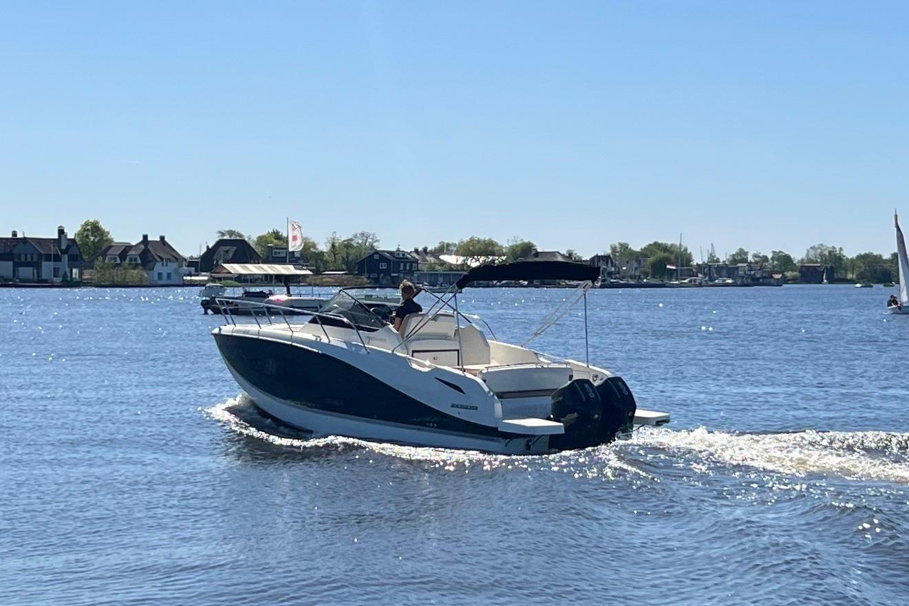 Quicksilver Activ 875 Sundeck — foto 8 van 20