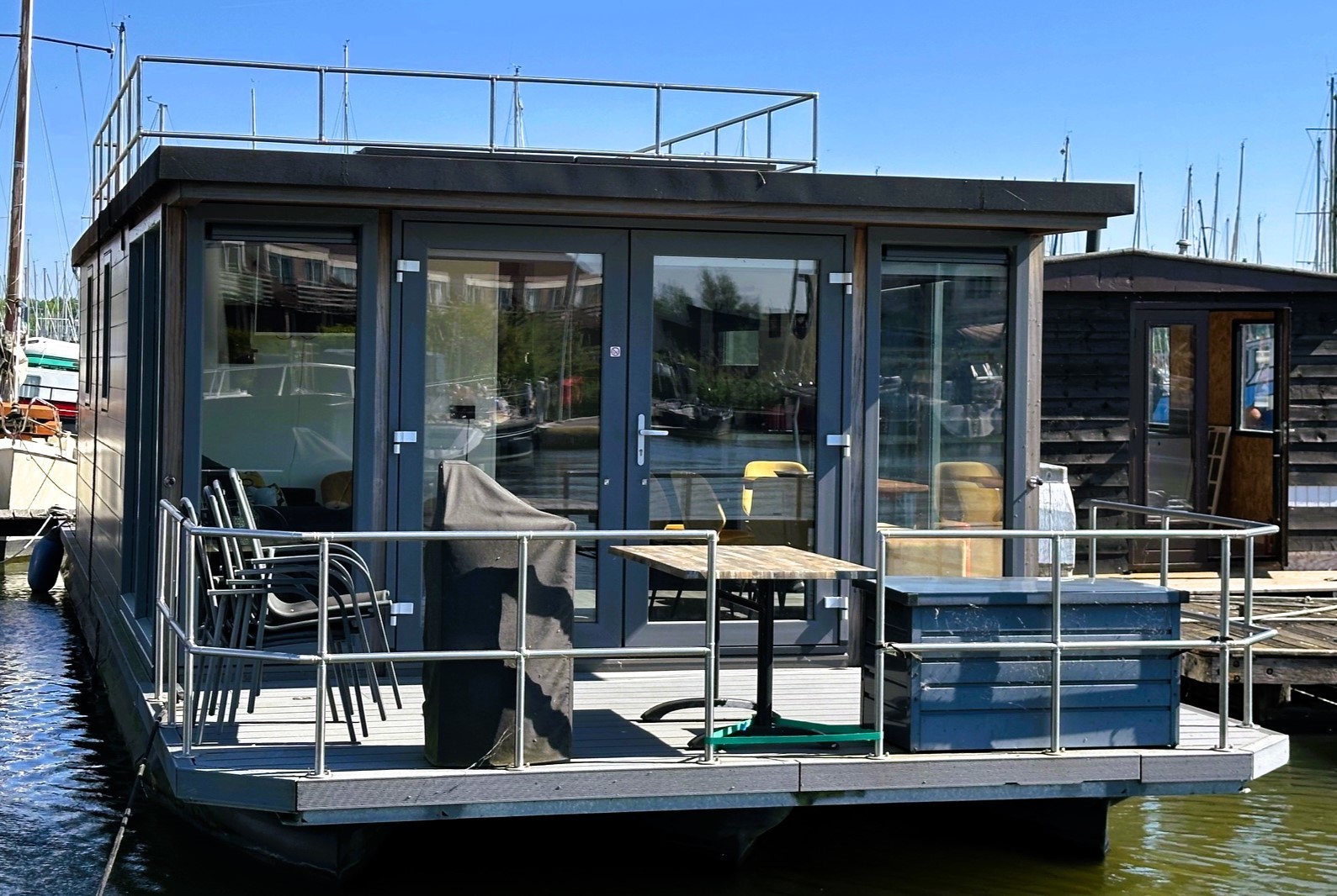 HavenlodgeCastalia Houseboat