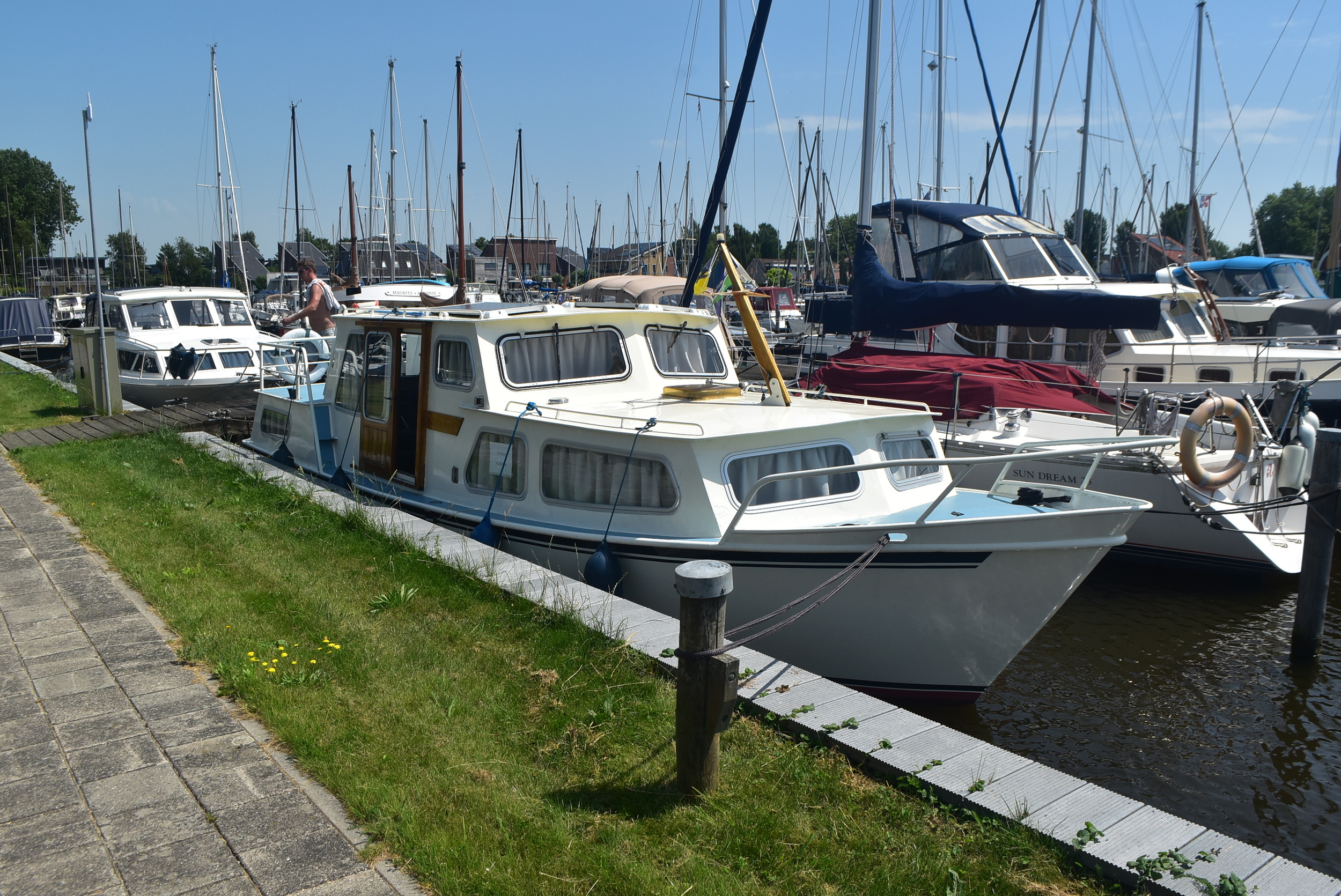 Motorkruiser One Off 9.70 AK — foto 1 van 26