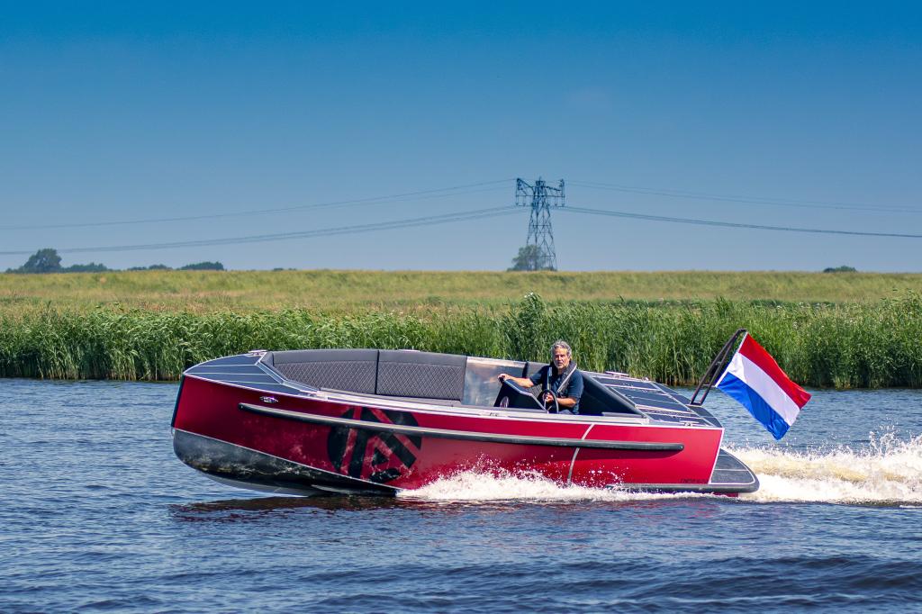 AluShip TNDR 670 — foto 1 van 8