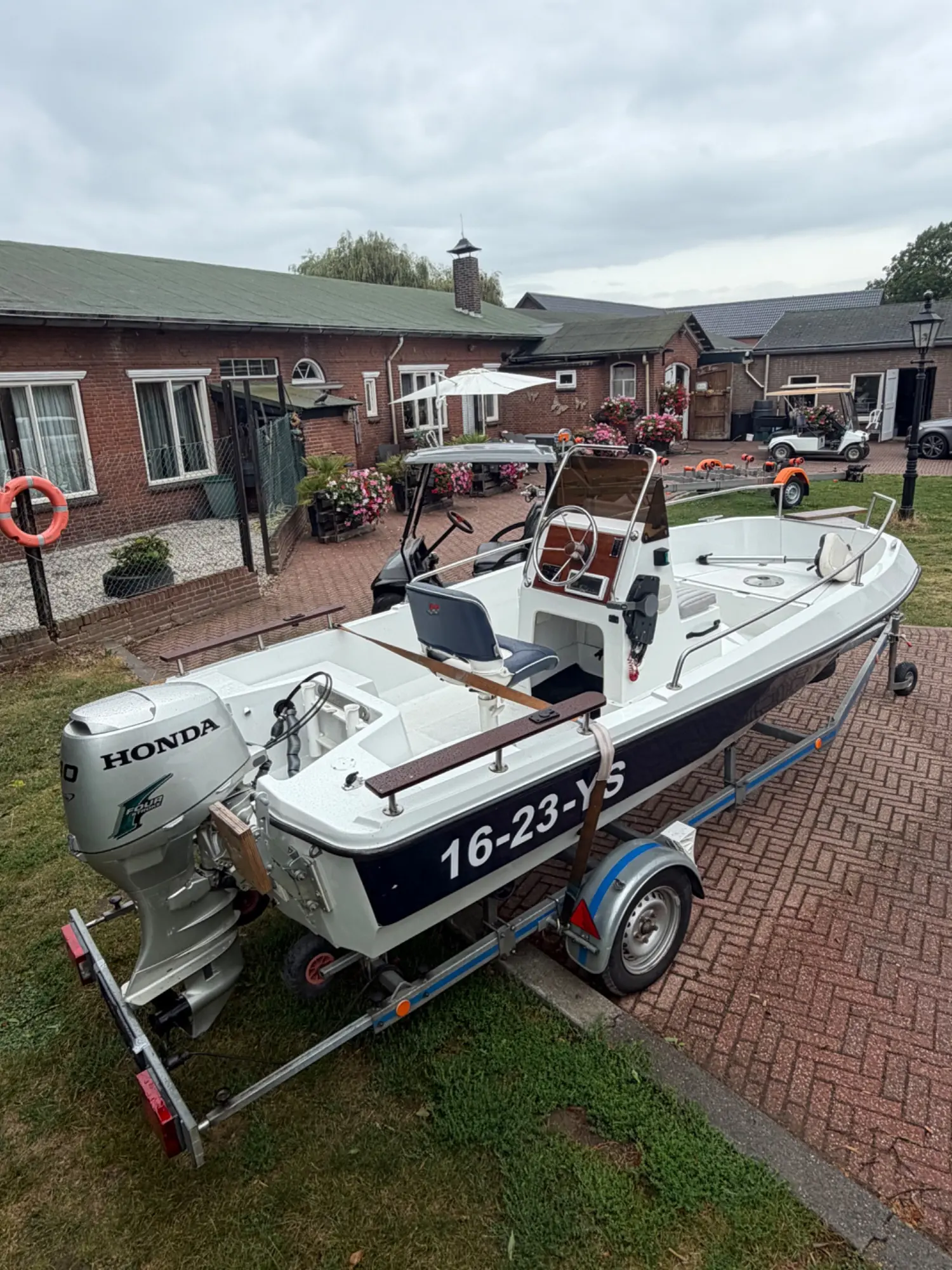 Elan 450 Inc Honda 40pk en trailer in nieuwstaat — foto 9 van 15