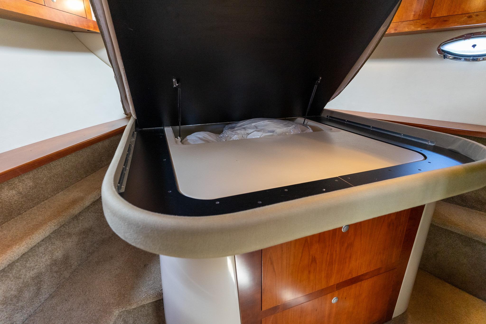 Cruisers Yachts 415 Express Motoryacht — foto 21 van 100