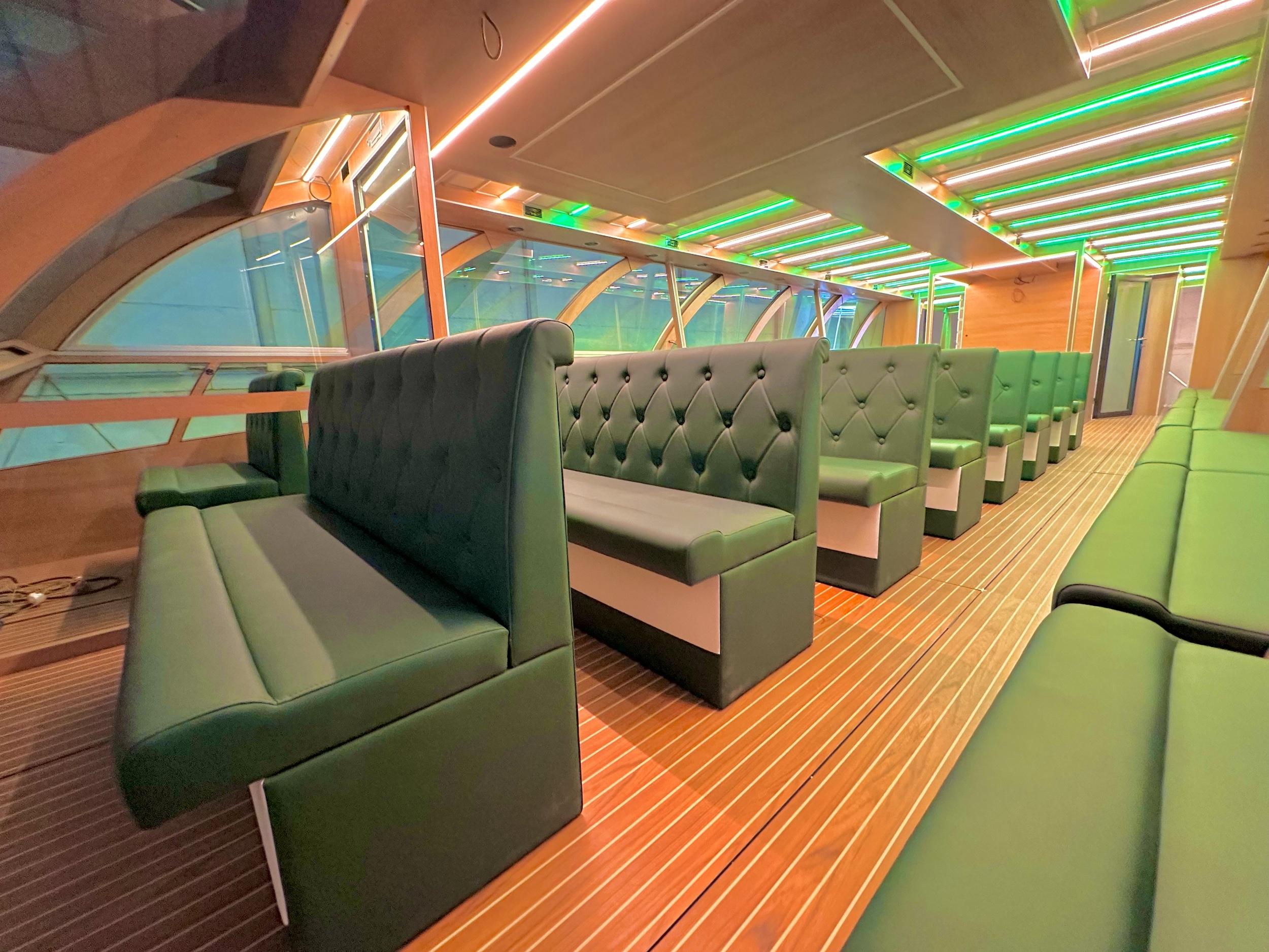 Holiday Boat Sundeck 57 Passenger Catamaran — foto 18 van 39