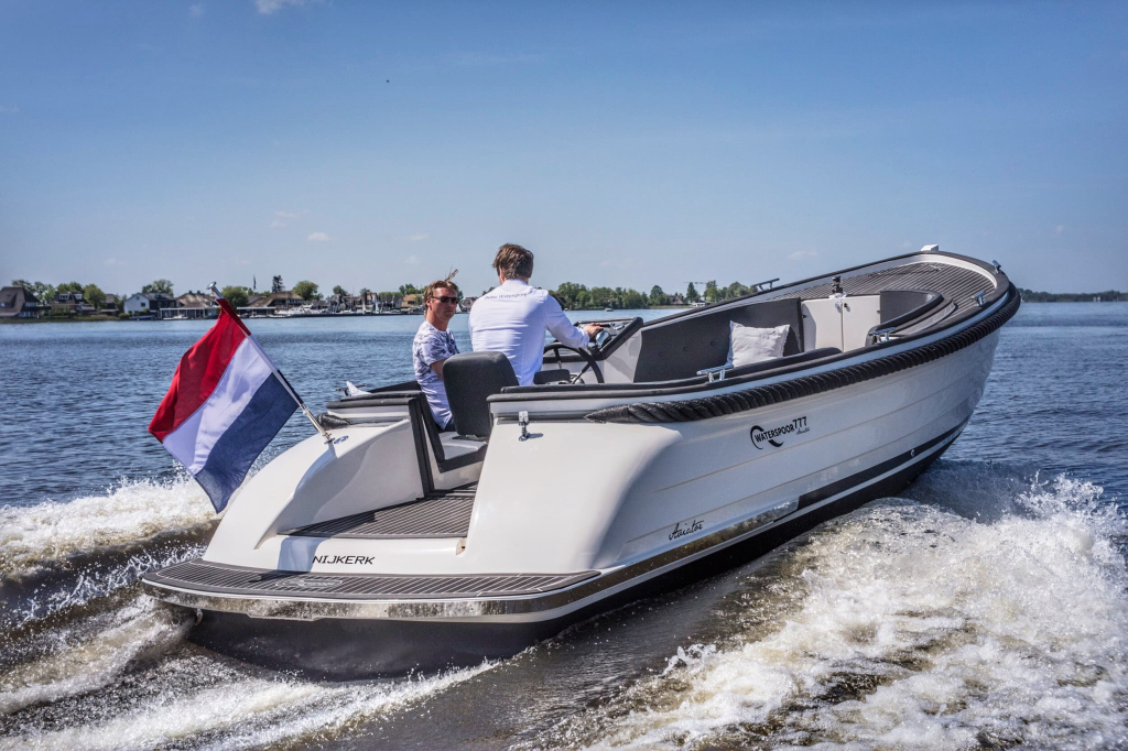 Waterspoor 777 Aviator | Luxe diesel/hybride tender | Vanaf €79.950,- — foto 4 van 11