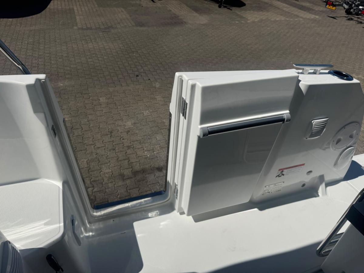 Jeanneau Merry Fisher 895 serie 2. Dit schip is aanwezig op de Yamaha stand van hiswa te water 2026. — foto 6 van 48