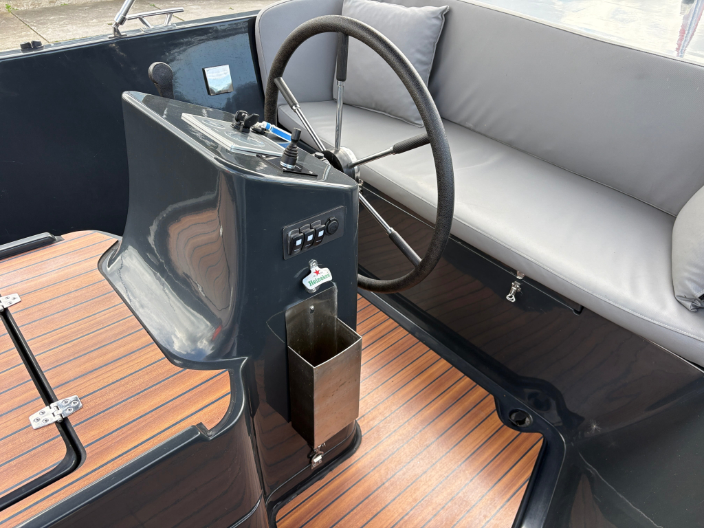 Escape 750 ( 2015)  — foto 9 van 14