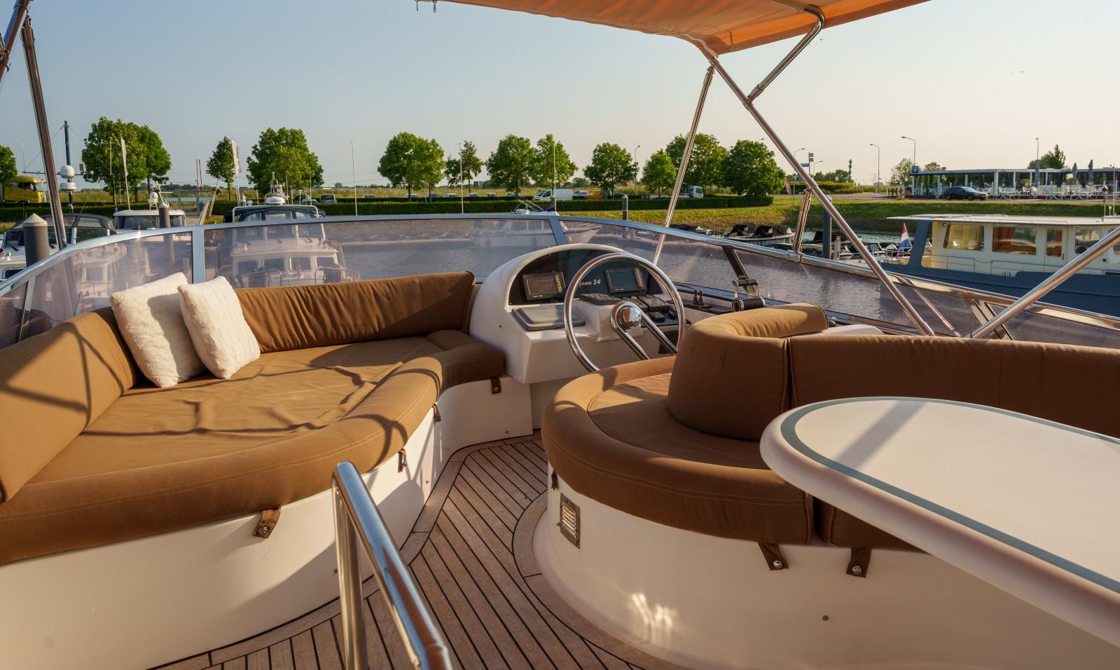 Elegance 54 — foto 31 van 75