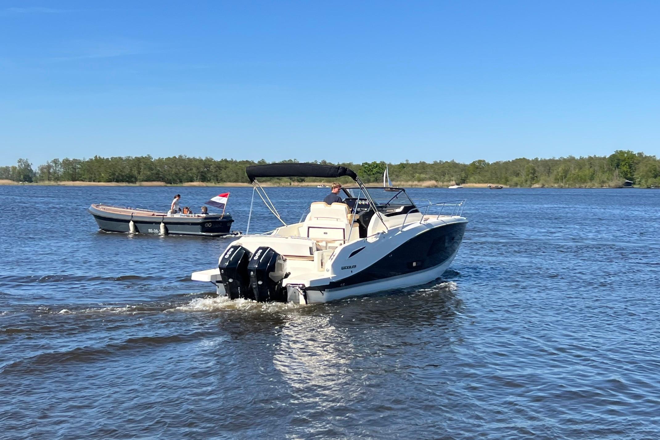 Quicksilver Activ 875 Sundeck — foto 9 van 20