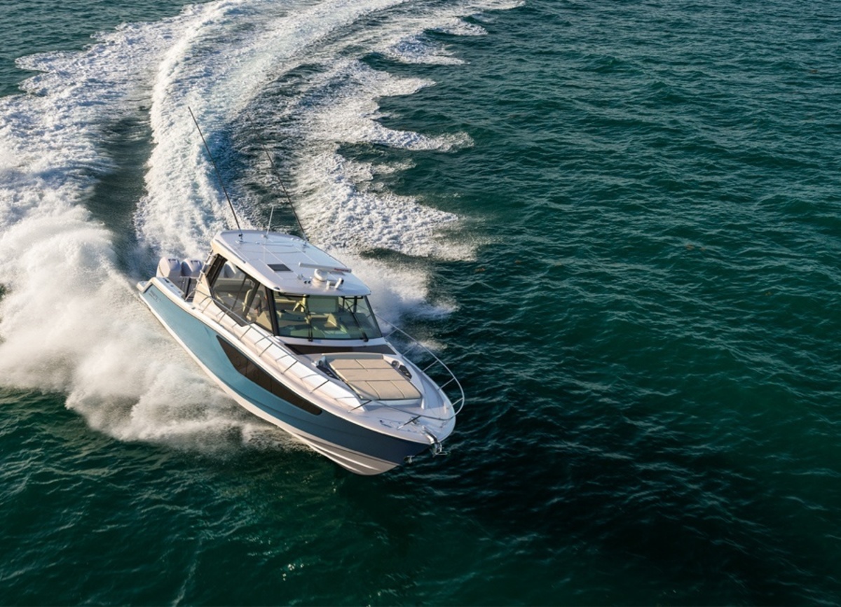 Boston Whaler 405 Conquest — foto 1 van 11