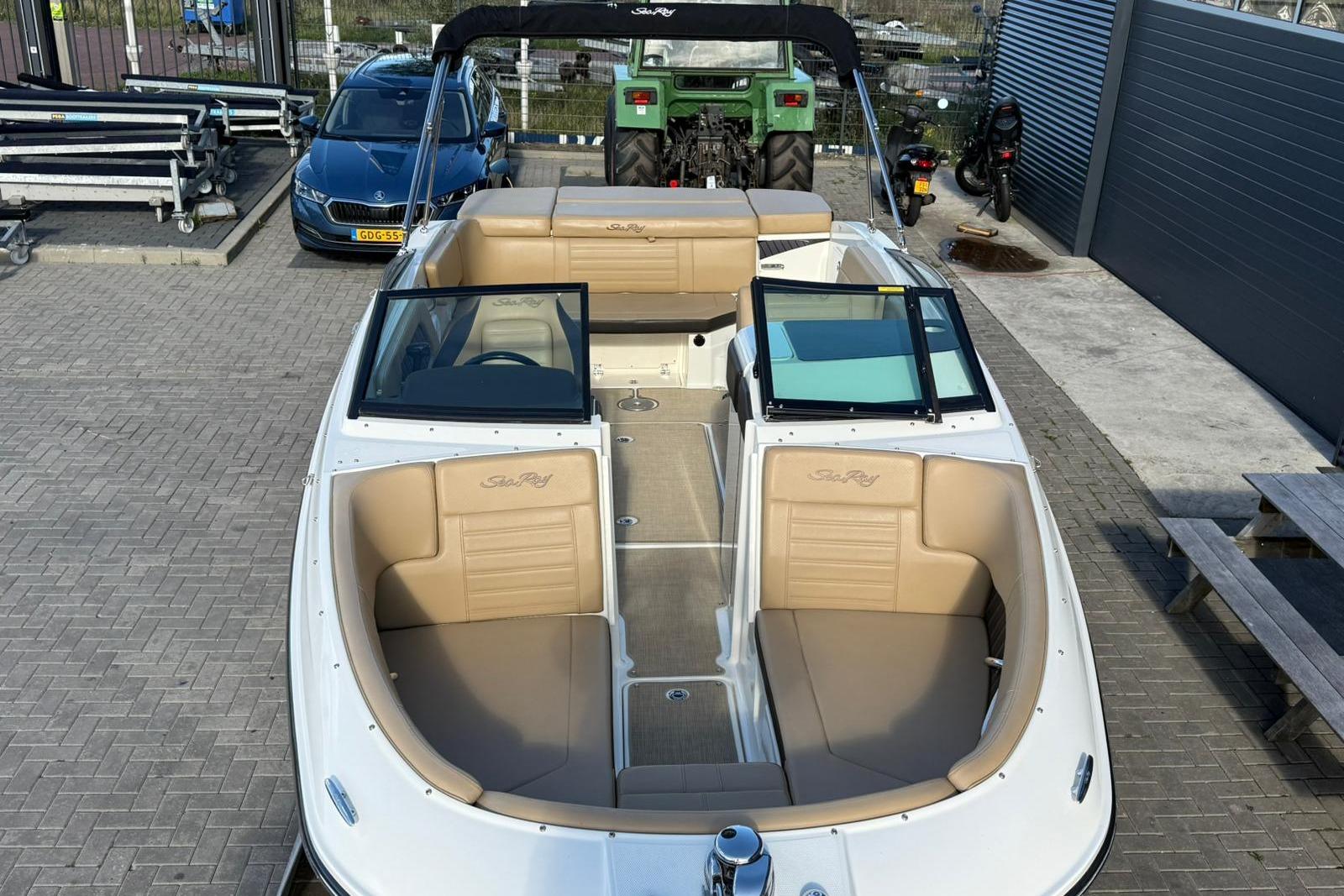 Sea Ray SPX 230 — foto 12 van 47