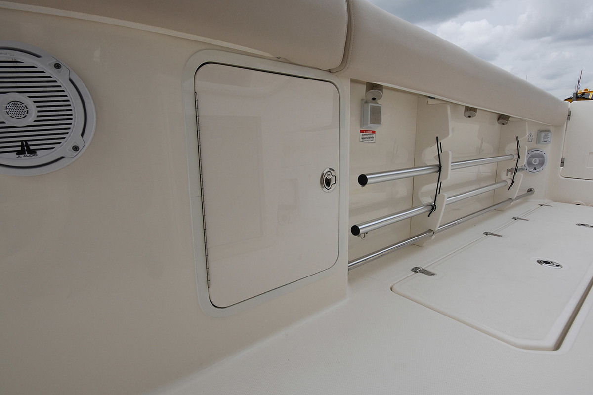 Boston Whaler 330 Outrage — foto 18 van 40