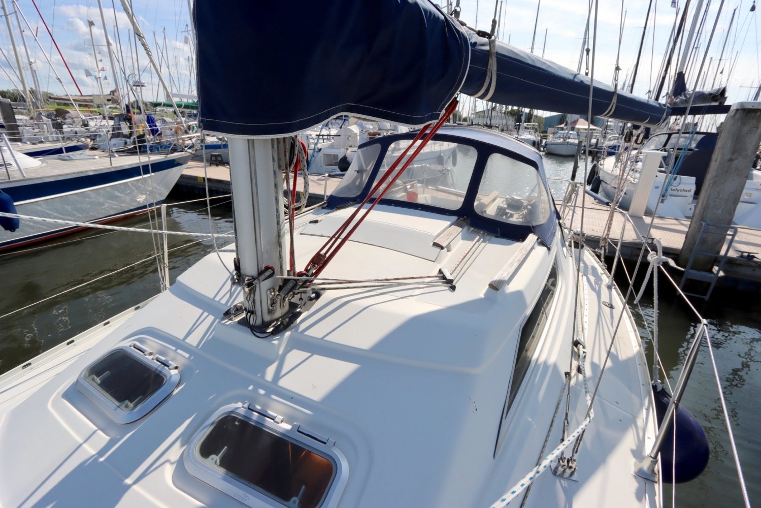 Jeanneau - Sailing Yacht - GRP (Polyester) - 1994 - € 27.500 — foto 2 van 11